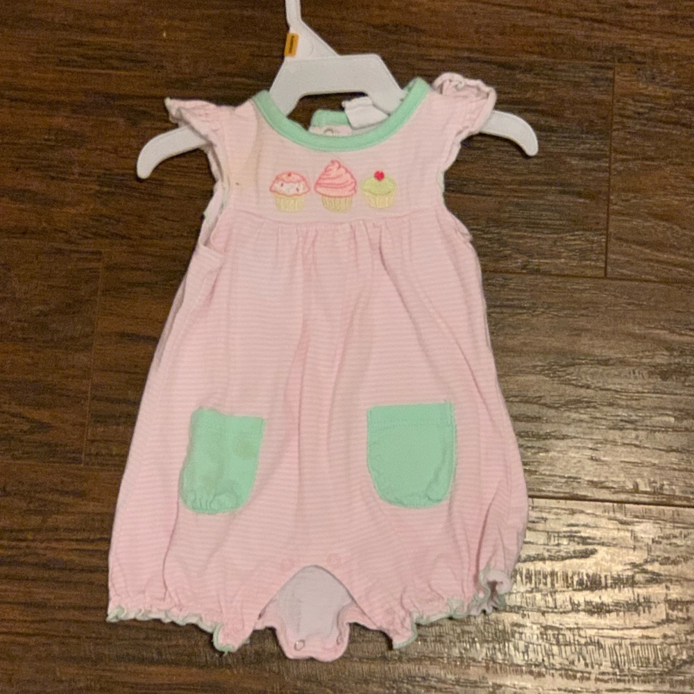Pink striped cupcake outfit
